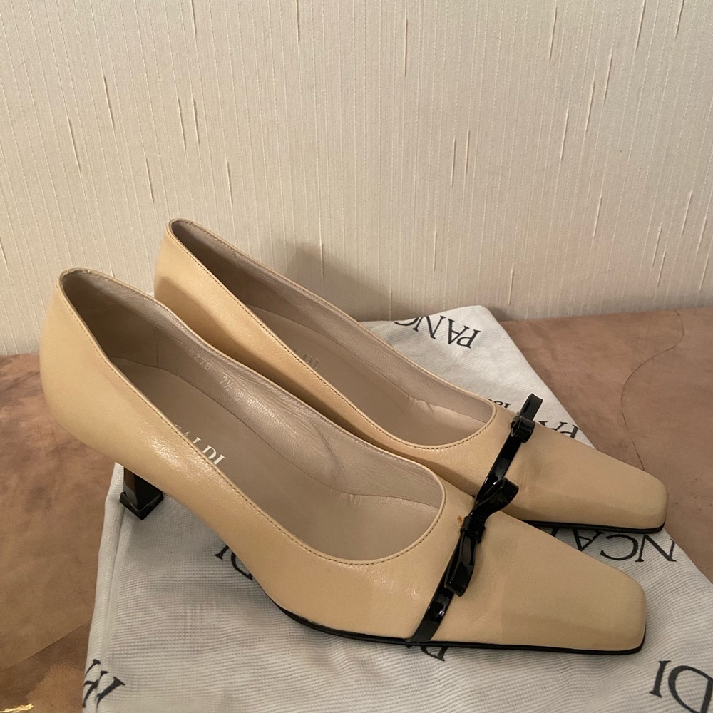 Cream and Black Two-Tone Heels with Pointed Toe - Picture 2 of 5